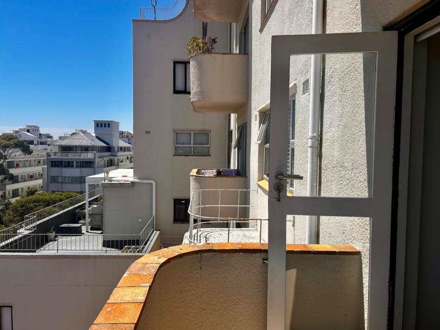 To Let 1 Bedroom Property for Rent in Sea Point Western Cape